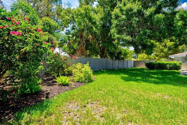 Building Photo - 2587 Ringling Blvd
