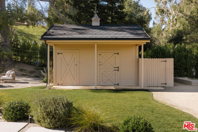 Building Photo - 5287 Round Meadow Rd