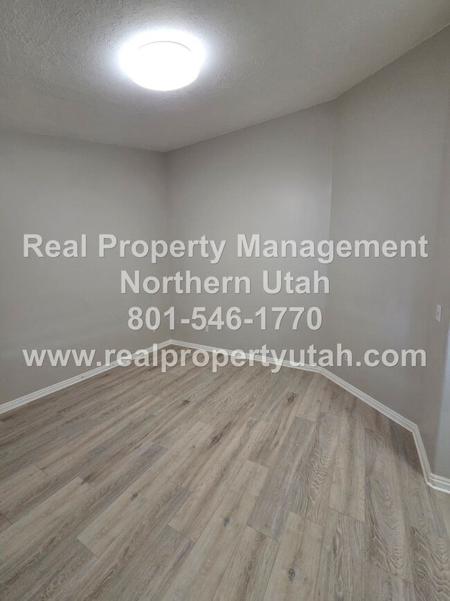 Building Photo - Updated 5 Bedroom 5 Bath Home in Layton