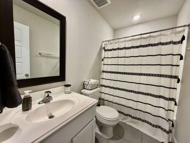 Building Photo - Like-New 4 Bedroom Home in Growing Community – Move-In Ready!