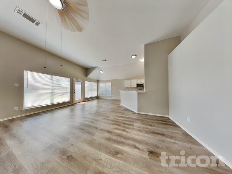 Building Photo - 132 Tall Meadow St