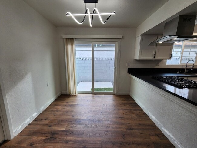 Building Photo - Renovated Beauty with a full-service Casita