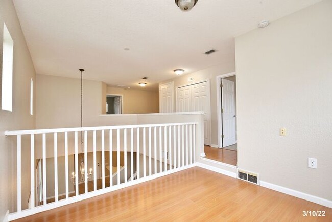 Building Photo - Spacious 2/3.5 Corner Unit Townhome with a...