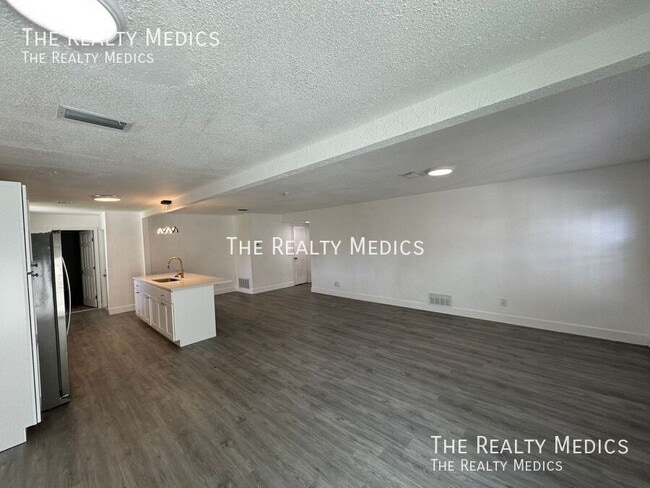 Building Photo - 1718 Palmer Ln