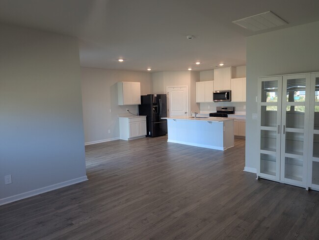 Building Photo - 1017 Midpoint Ln