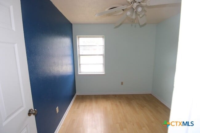 Building Photo - 1007 Robertson Ave