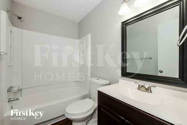 Building Photo - 470 Willow Ln