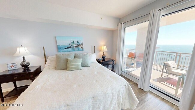 Building Photo - 2228 Beach Dr