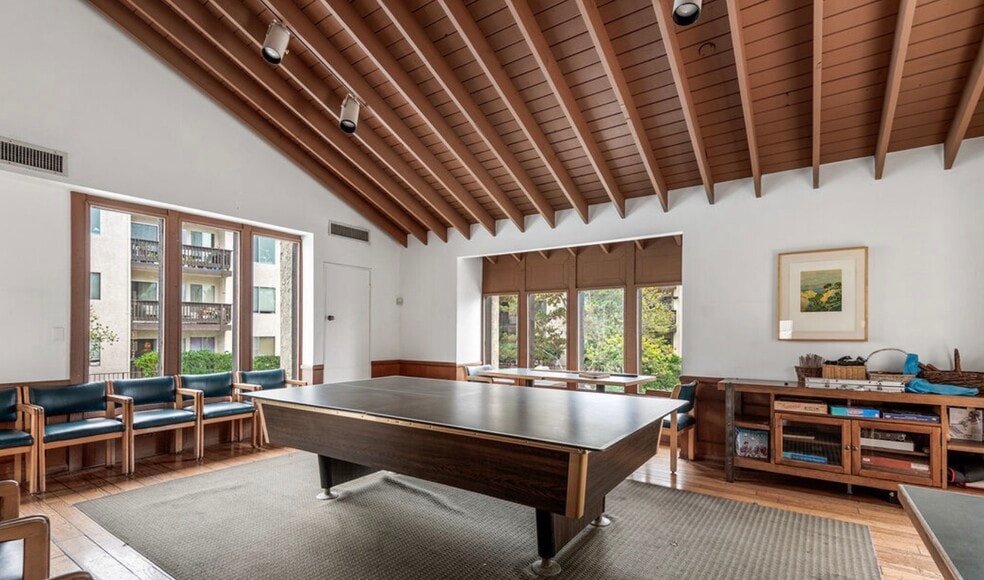 Clubhouse - 11112 Summertime Ln