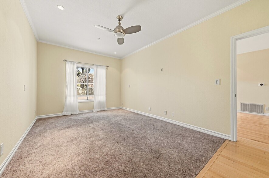 Building Photo - 300 N El Molino Ave