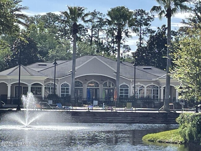 Building Photo - 13810 Sutton Park Dr N