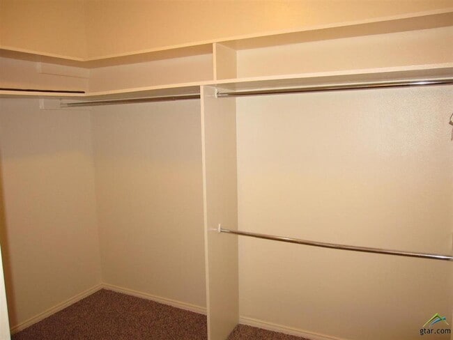 Building Photo - 323 Top Hill Dr