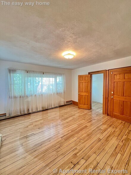 Building Photo - 114 Thorndike St