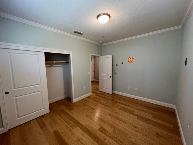 Building Photo - Newer single story home located in desirab...