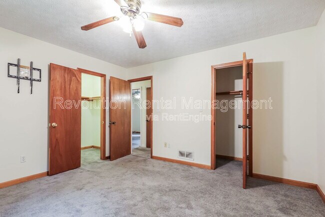 Building Photo - 175 Highland Cir