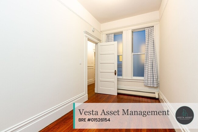 Building Photo - A Jaw-Dropping Light-Filled Three-Bedroom Home in the Heart of the City