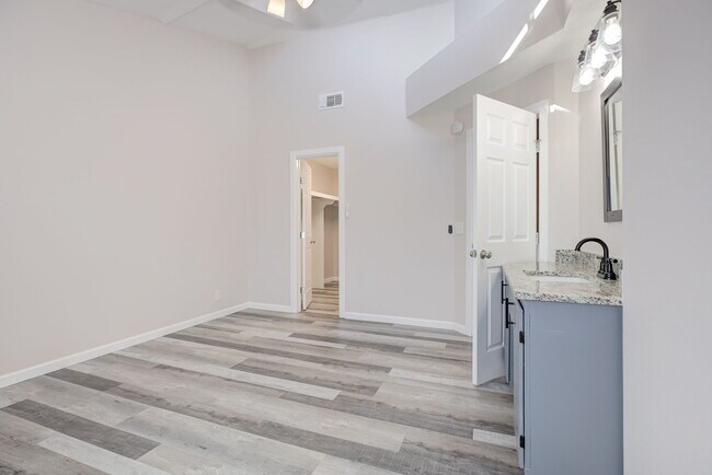 Building Photo - 608 E Eufaula St