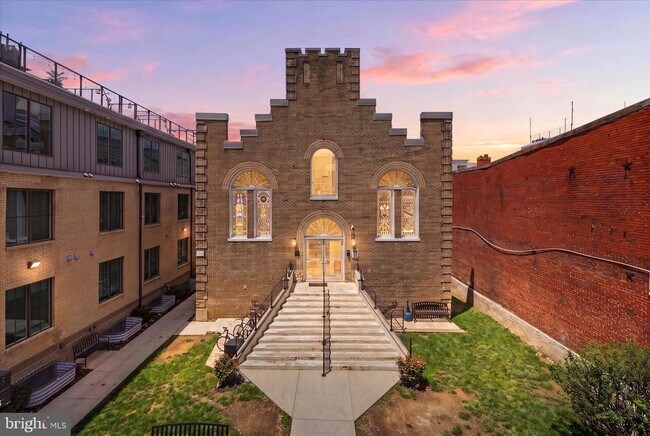 Building Photo - 625 Park Rd NW