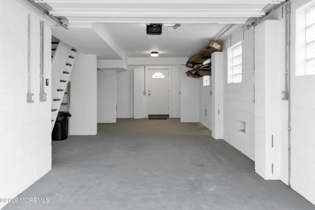 Building Photo - 10 Church St