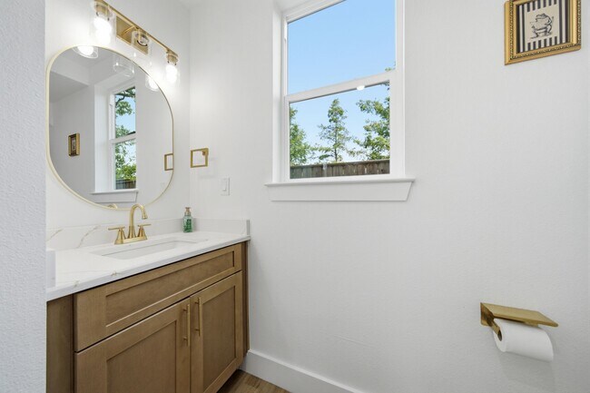 Building Photo - 8910 Knoll Leaf Dr