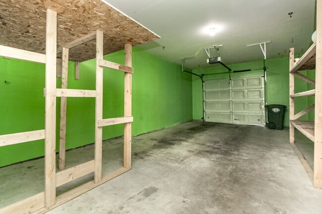 Building Photo - Low maintenance condo living in DuPont