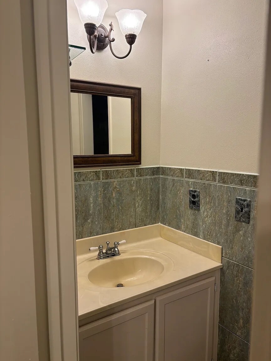 Building Photo - 3839 Belle Meade Ct