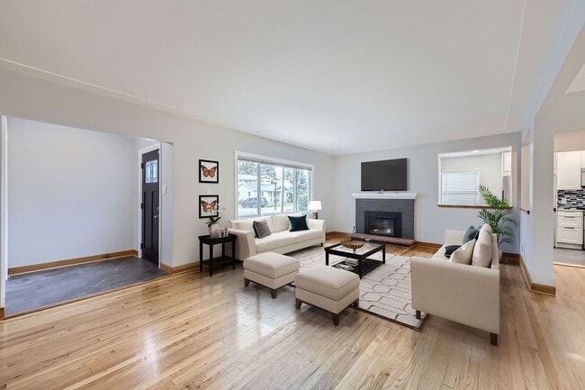 Building Photo - Wonderful West Old Town Home! A must see! ...