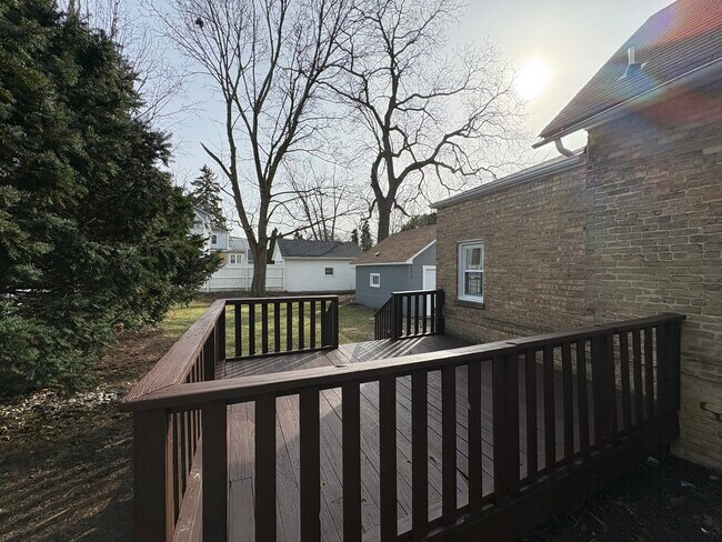 Building Photo - 307 Prairie Ave