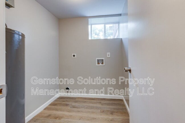 Building Photo - 104 Anchor Dr
