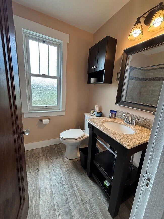 Building Photo - 3 Bedroom Home - Pittsburgh!