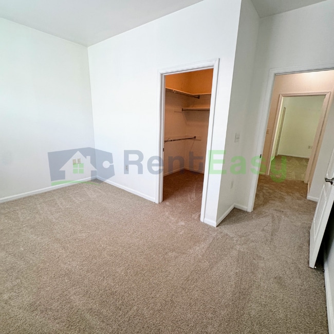 Building Photo - 1323 Emsworth Dr