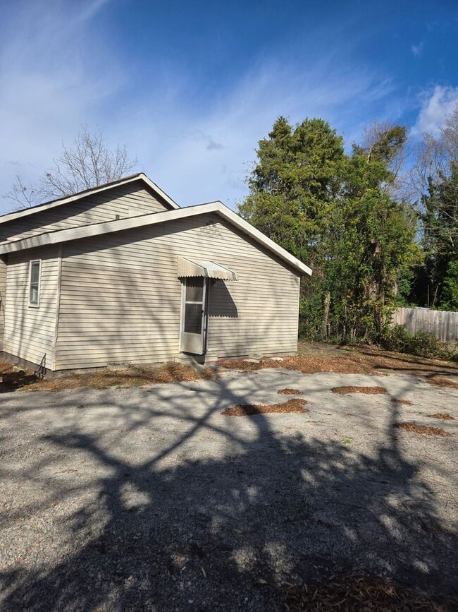 Building Photo - 1401 Old Norlina Rd