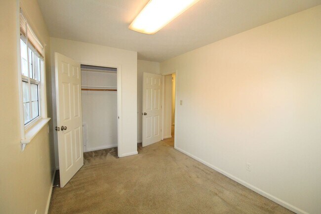 Building Photo - 1331 Devon Ln