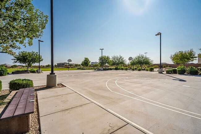 Building Photo - Gated Community Amazing ameneties