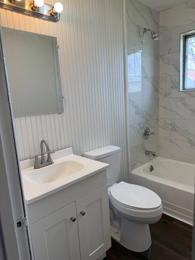 Building Photo - 5115 N Woodland Dr