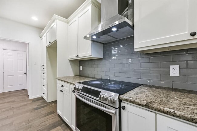 Building Photo - 210 Gentilly Dr