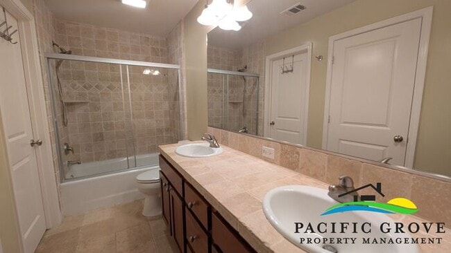 Building Photo - Refined 3-Bedroom Residence Offering Comfort and Function