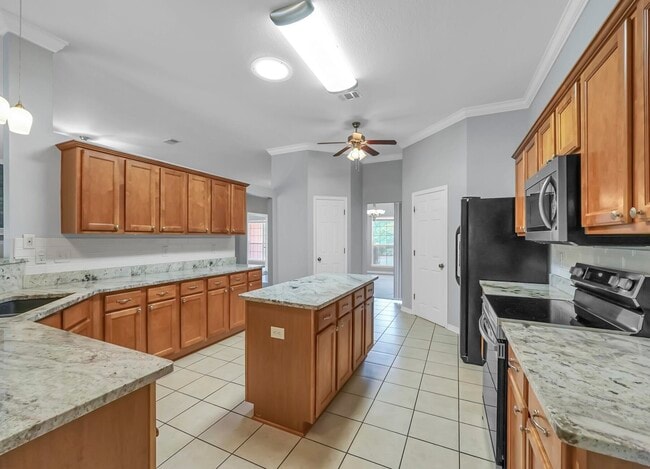 Building Photo - 5897 Saratoga Dr