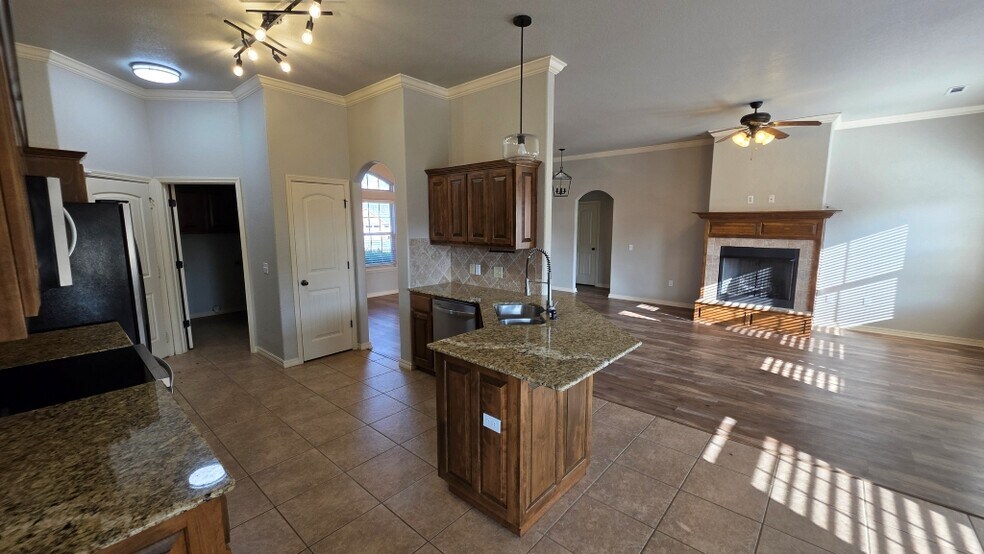 Building Photo - 3105 SW Pine Valley Rd