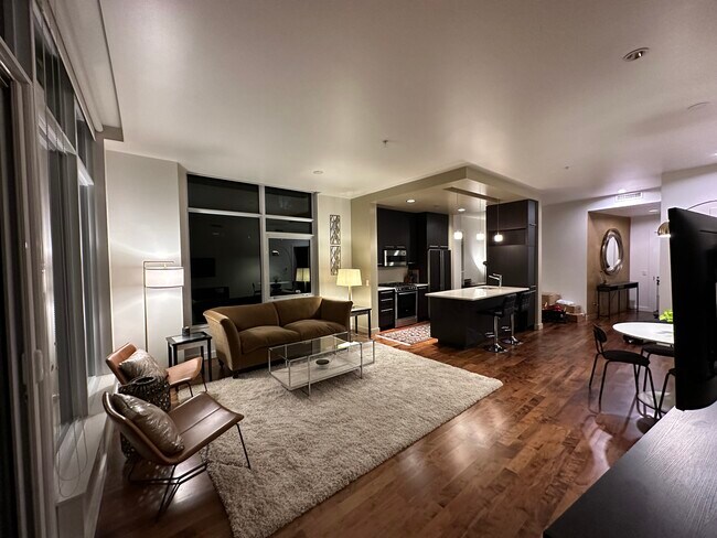 Building Photo - 949 NW Overton St