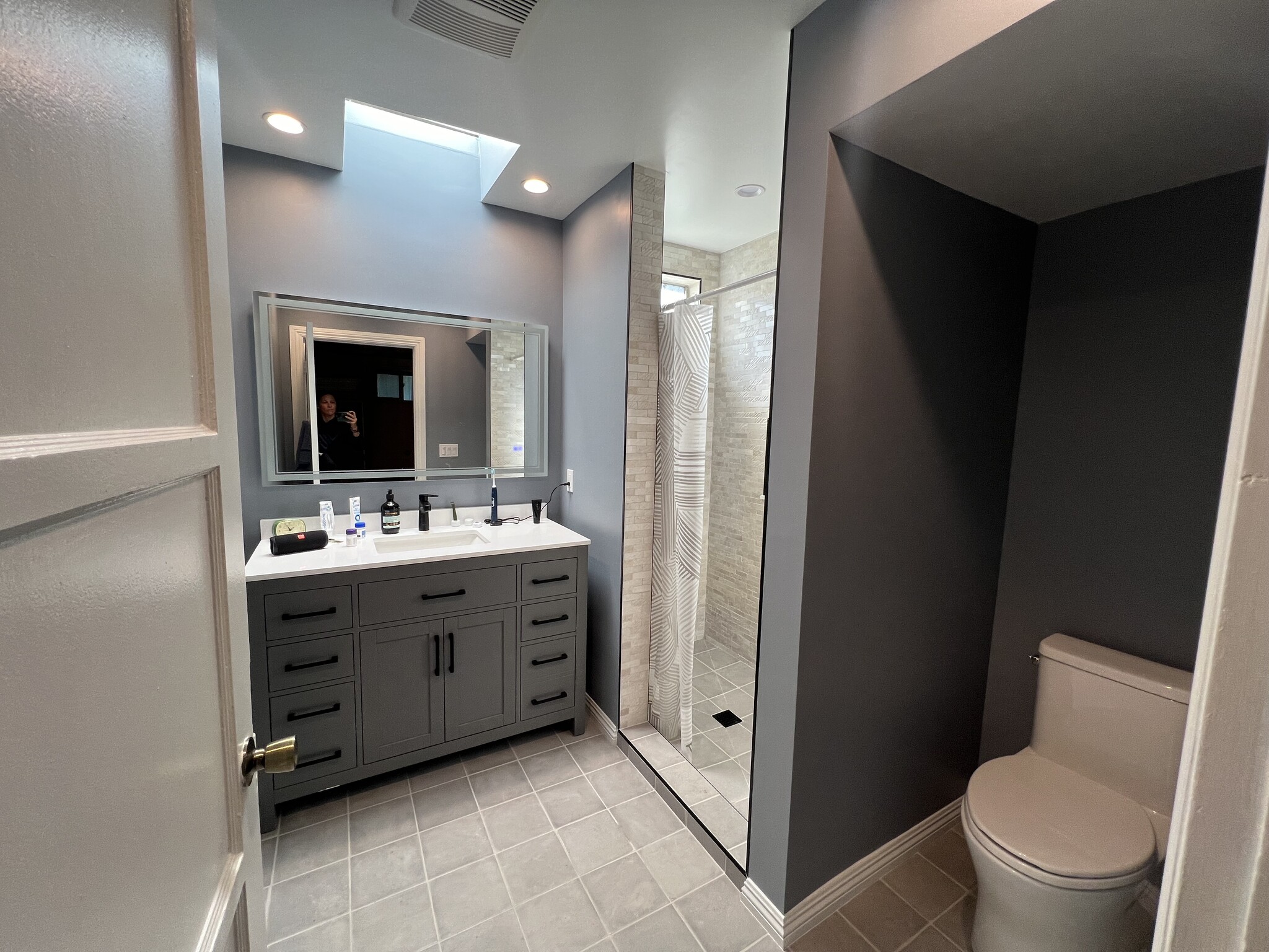 Building Photo - 6330 Longridge Ave