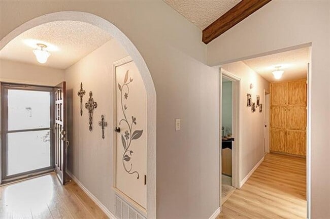 Building Photo - Beautiful 4 Bedroom/2 Bath Home