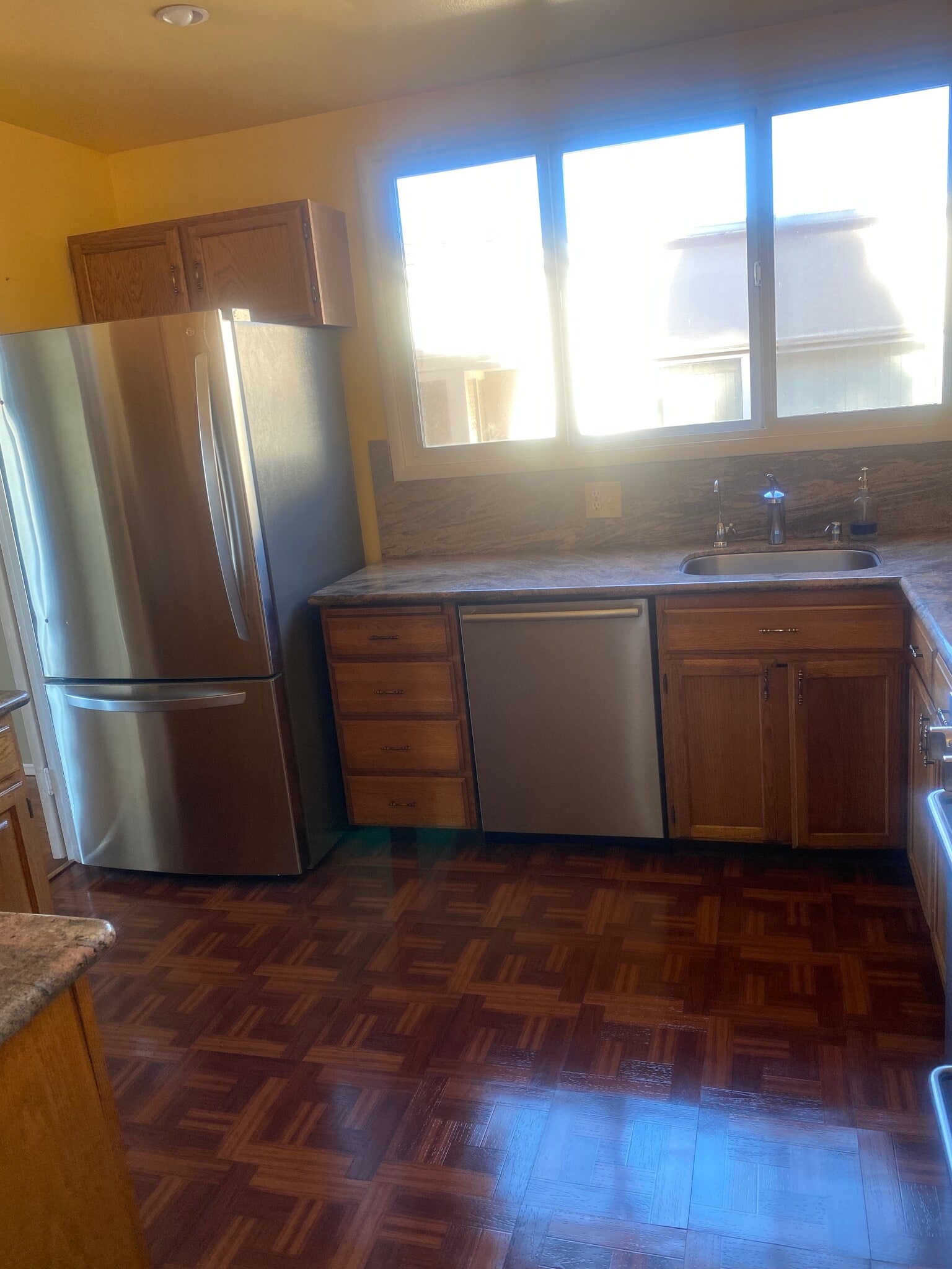 Building Photo - 204 Palisades Dr