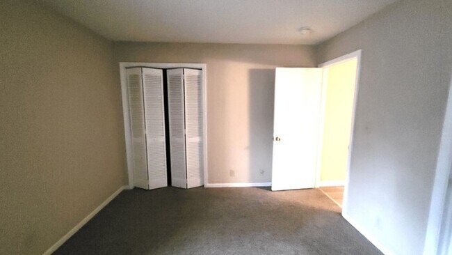 Building Photo - Available Now! Two Bedroom Two Bath Townho...