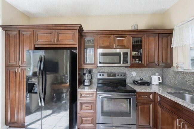 Building Photo - 1239 Sussex St