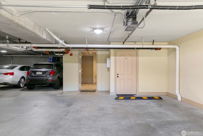 Building Photo - Luxury spacious unit with partial downtown view in Magnolia