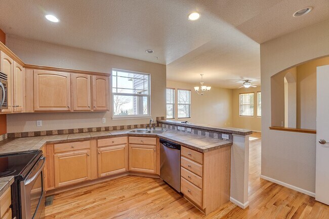 Building Photo - 2 bedroom, 2.5 bath townhome in Observatory Village
