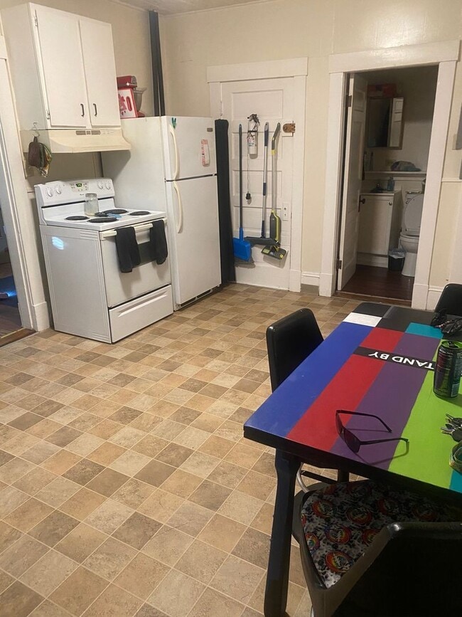 Interior Photo - 5 Acme St