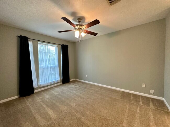 Building Photo - 9222 Memorial Grove Dr