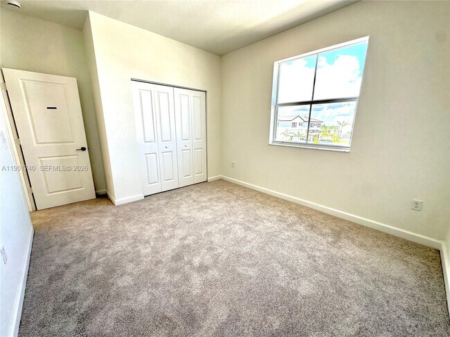 Building Photo - 2657 SE 24th Ct